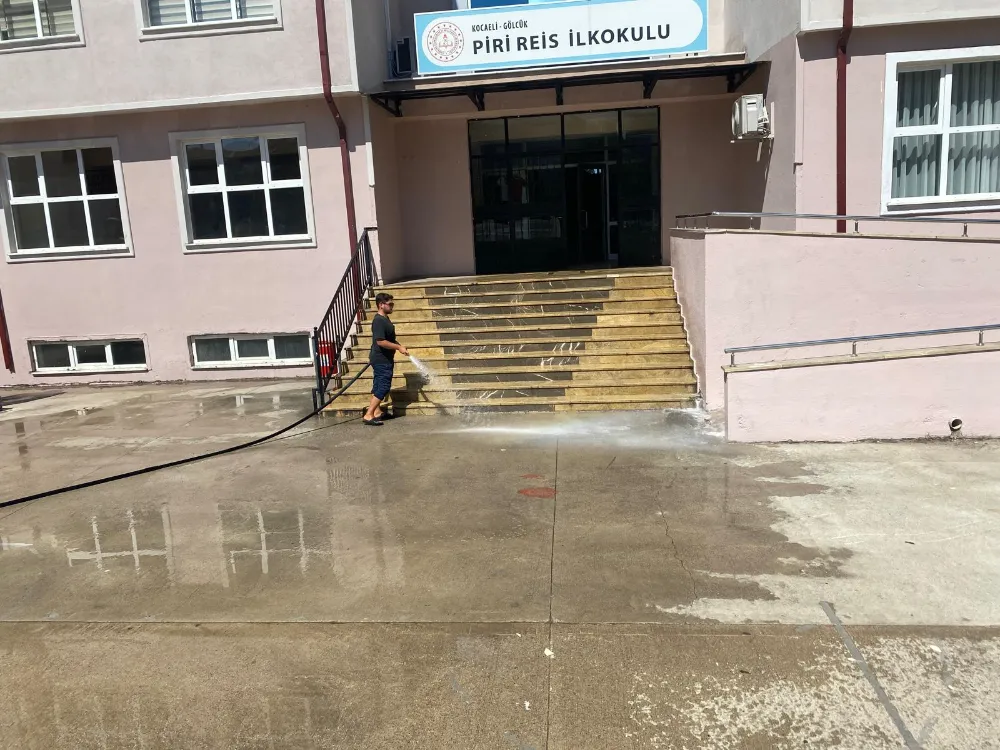 Gölcük Belediyesi’nden Okullarda Temizlik Seferberliği