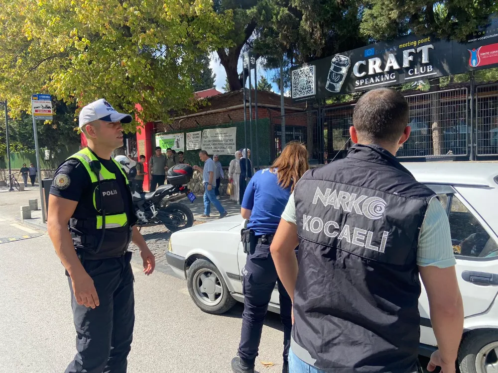 Okul Çevrelerinde Narkotik Denetim  26 EKİPTEN SUÇ VE MADDE BAĞIMLILIĞINA KARŞI SIKI ÖNLEM