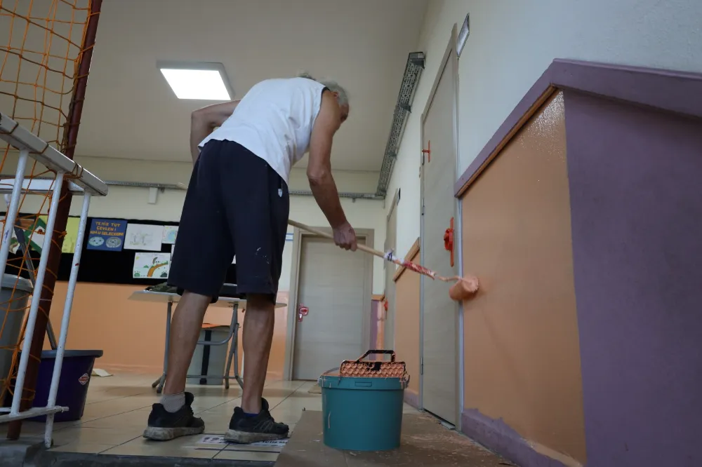 Büyükşehir, eğitime olan desteğini kesintisiz sürdürüyor;  OKULLARA SON 5 YILDA 547 BİN LİTRE BOYA DESTEĞİ