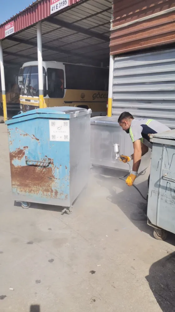 Gölcük Belediyesi’nden Konteynerlere Bakım ve Tasarruf Hamlesi