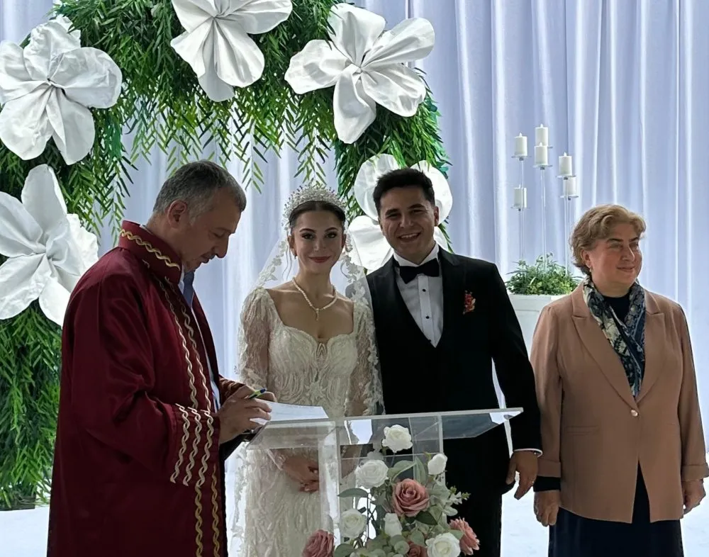 Siyaset ve iş dünyası bu düğünde buluştu  ŞİMAL VE ALPEREN MASAL GİBİ DÜĞÜNLE DÜNYAEVİNE GİRDİ