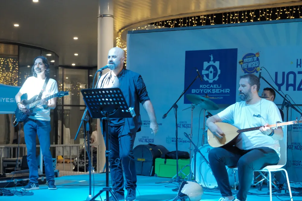 Büyükşehir’in yaz neşesi etkinlikleri soluksuz devam ediyor;  AFAK MEYDANLI COŞTURDU, CAN DOSTLAR NEŞE KATTI