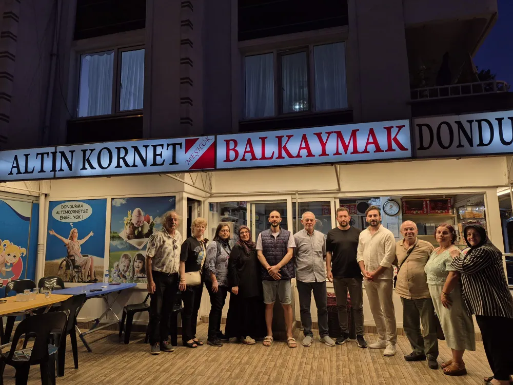 Gölcük Müzisyenleri, Cemal Adanur’u Dondurma Dükkanında Andı