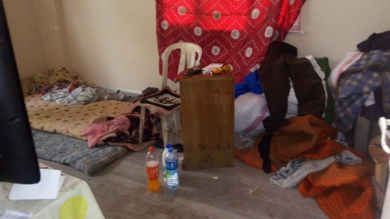 Gölcük’te bir çöp ev daha tertemiz yapıldı