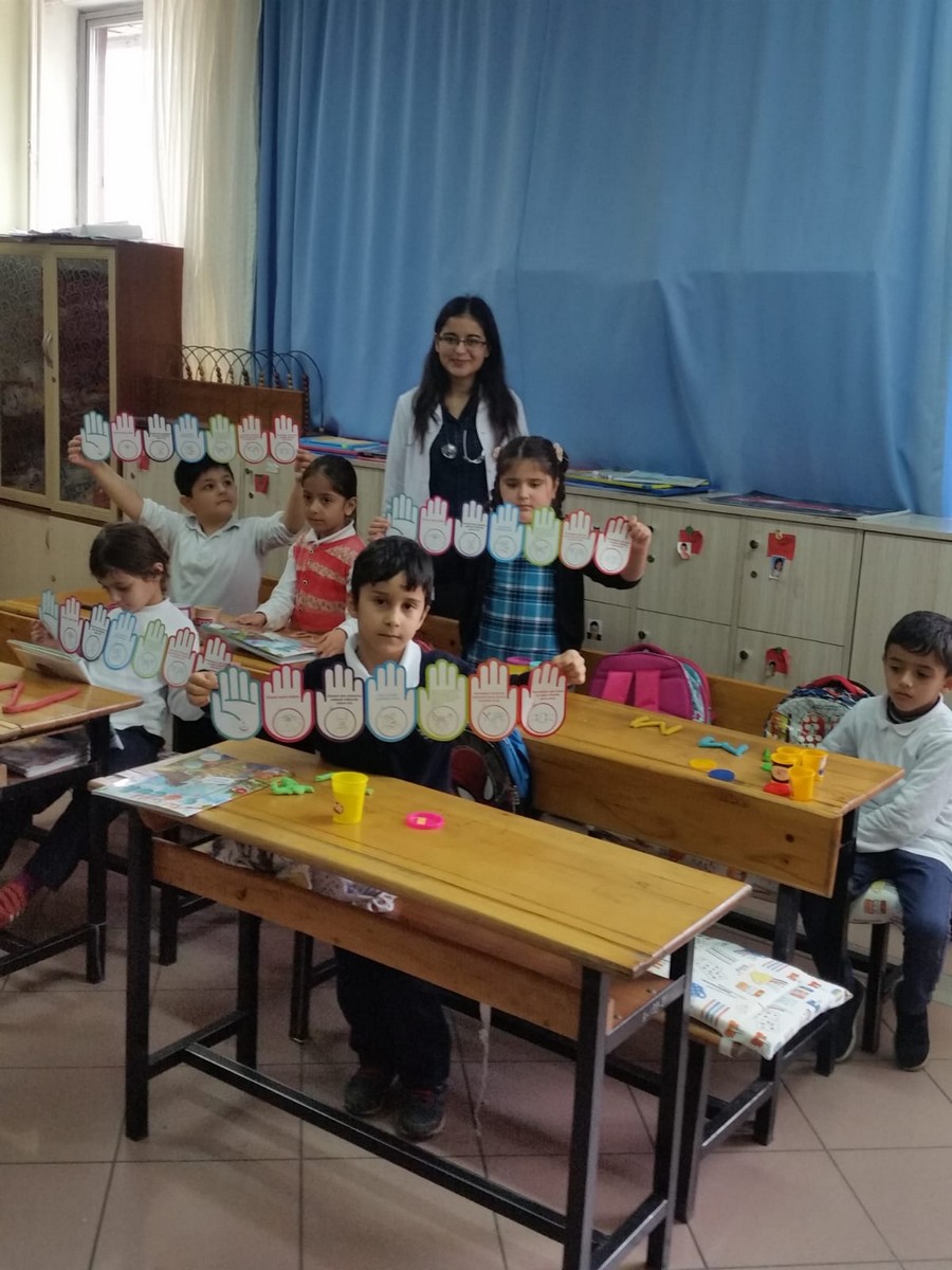 Okullarda öğrencilere “Sağlık Çocuk Dergisi”  dağıtıldı
